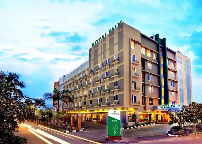 Royal Palm Hotel & Conference Center Cengkareng Giacarta